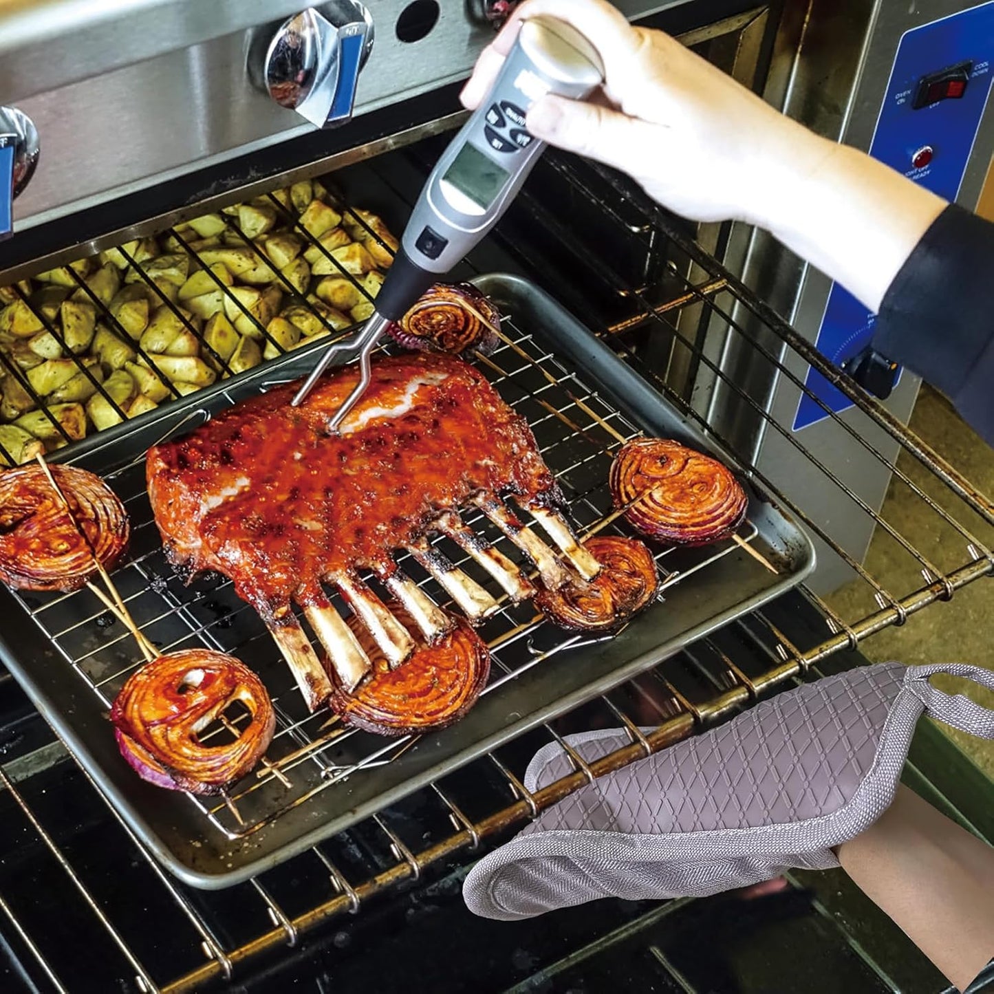 Pot Holders Yarn-Dyed Set of 3 Non Slip Silicone Kitchen Lines Heat Resistant 500℉ Kitchen Gloves BBQ Cooking Baking Cooking Barbecue Microwave Machine Washable (Purple Pot Holders)