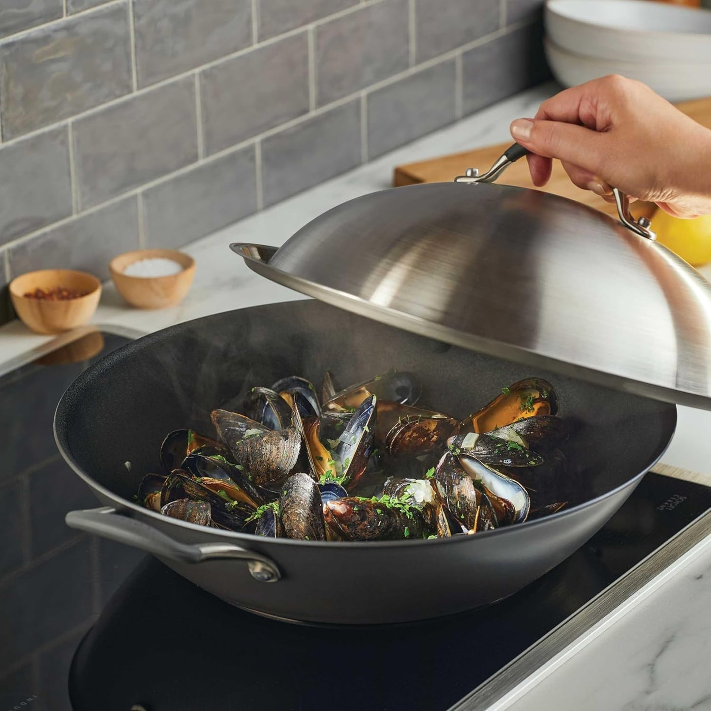 Circulon A1 Series with ScratchDefense Technology Nonstick Induction Wok with Lid, 14 Inch, Graphite